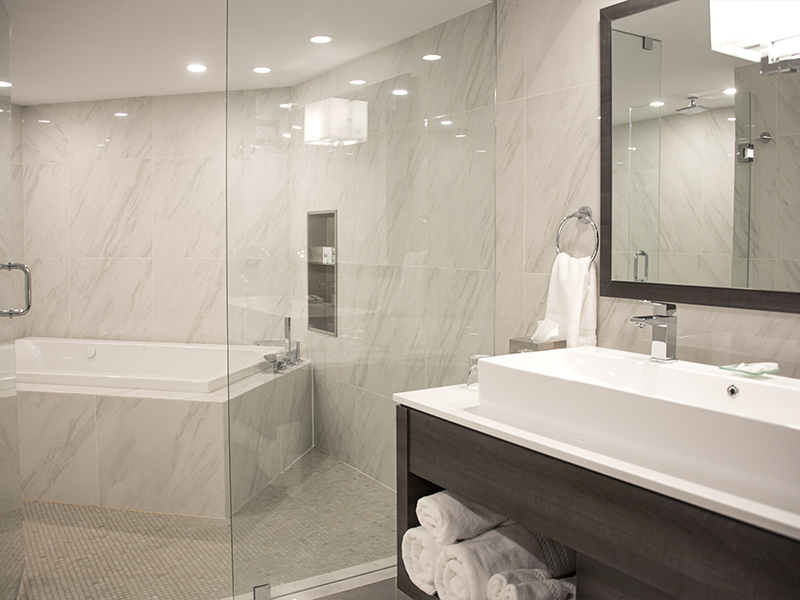 Niagara-on-the-Lake deluxe suite bathroom new