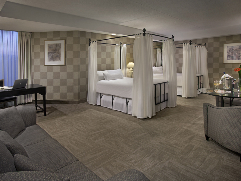 WO Suite 2 canopy beds